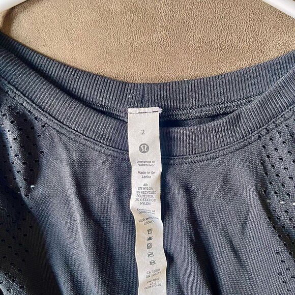Lululemon Women's Muscle Tank with perforated sides | Sz 2 - Picture 3 of 3